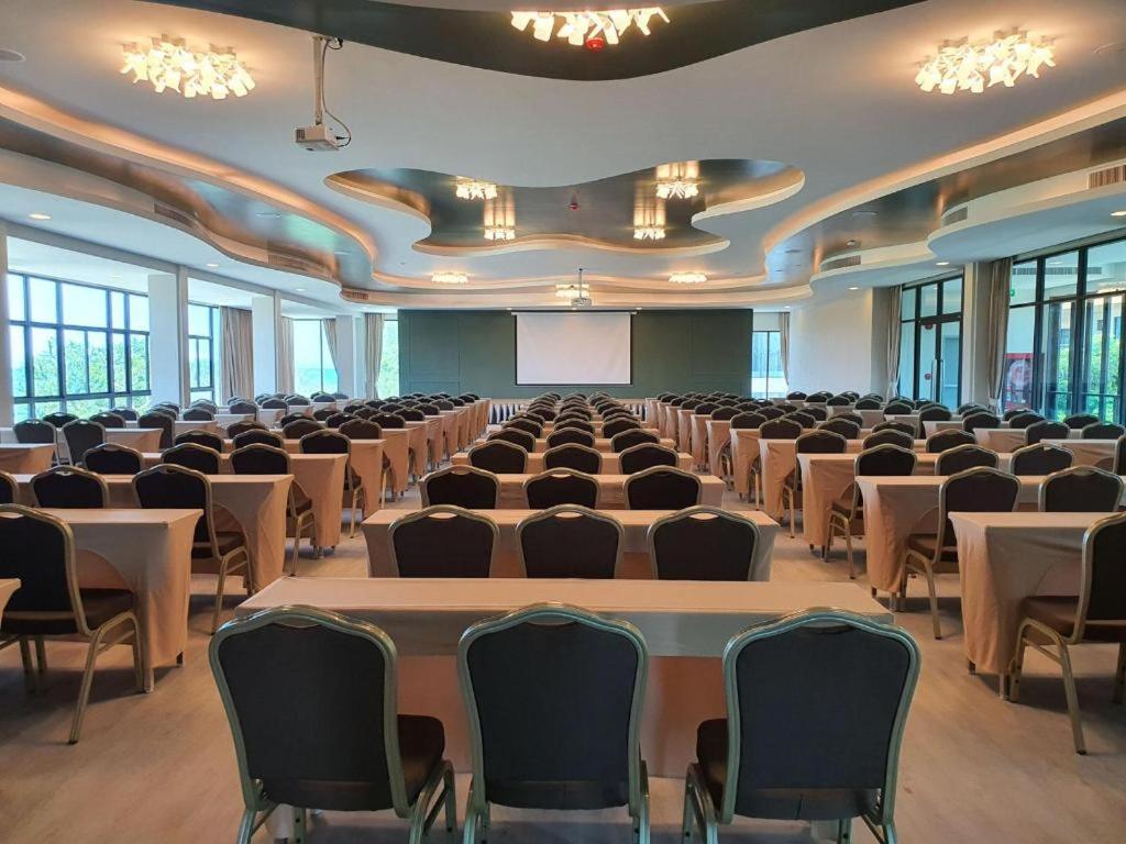 Eco Cozy Beachfront Resort Chaam Хуа Хин Экстерьер фото